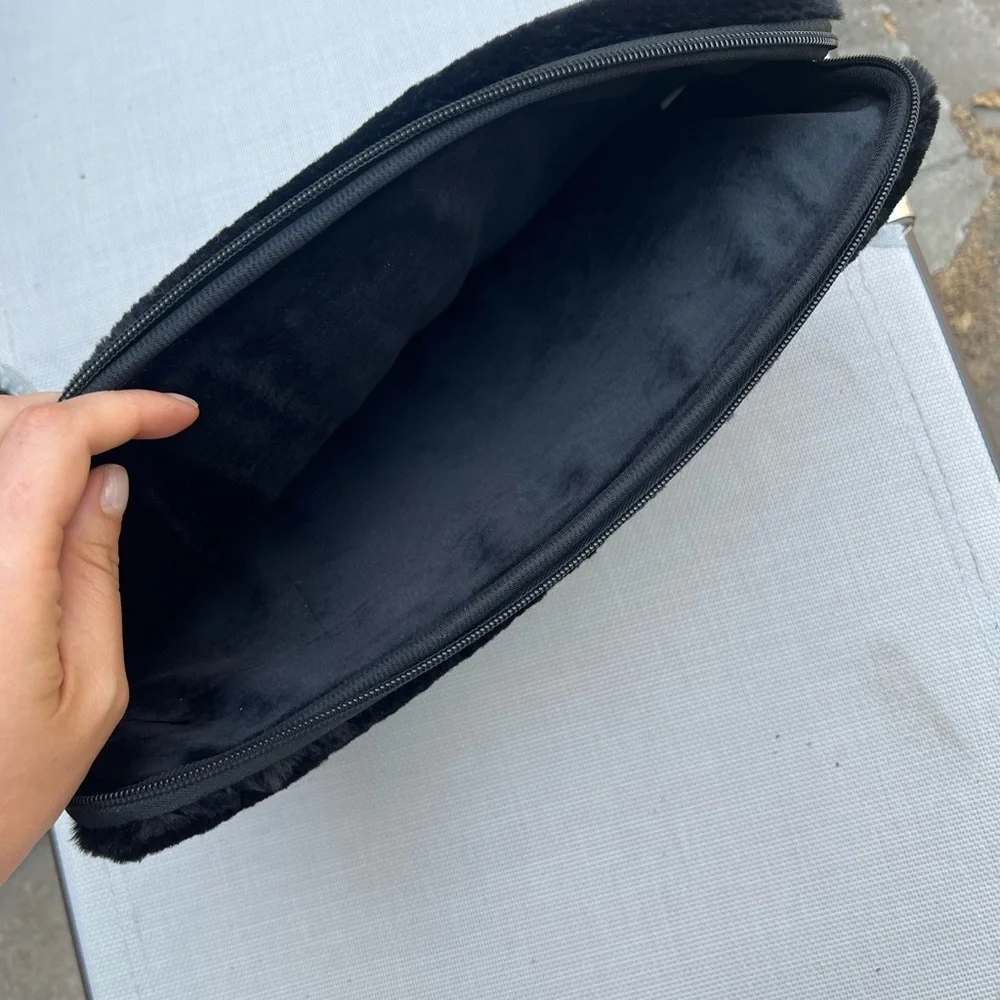 Black fluffy laptop sleeve 15 inches, good for MacBook